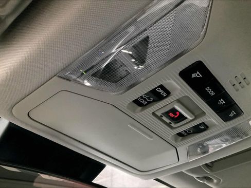 Used 2021 Toyota RAV4 XLE Premium image 33