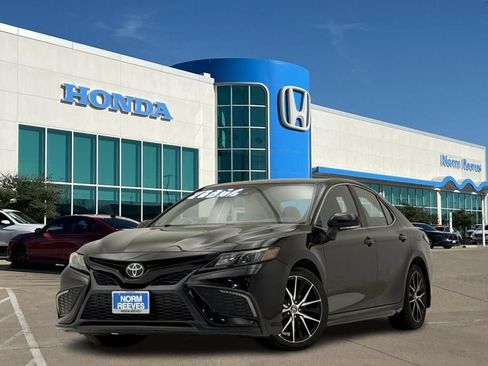 Used 2023 Toyota Camry SE FWD image 1