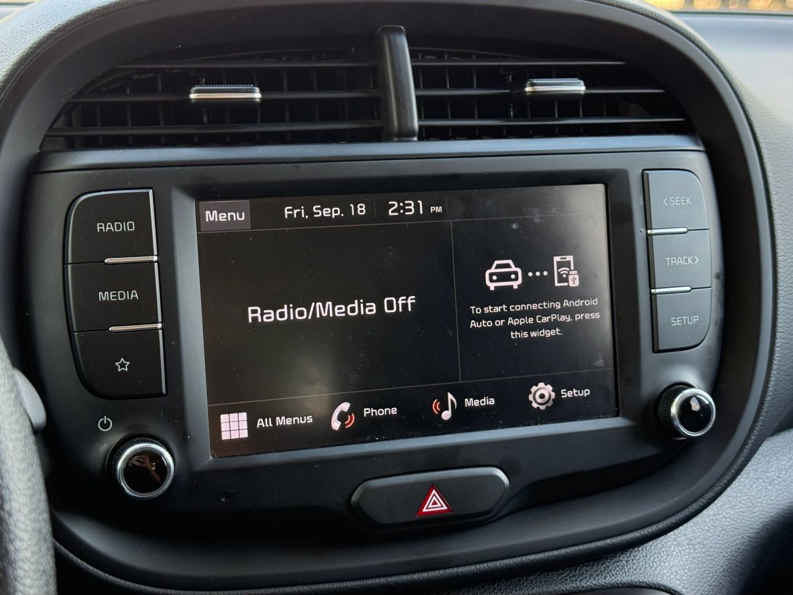 Used 2025 Kia Soul LX w/ LX Technology Package FWD image 19