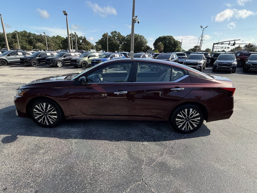 Used 2025 Nissan Altima 2.5 SV FWD image 8