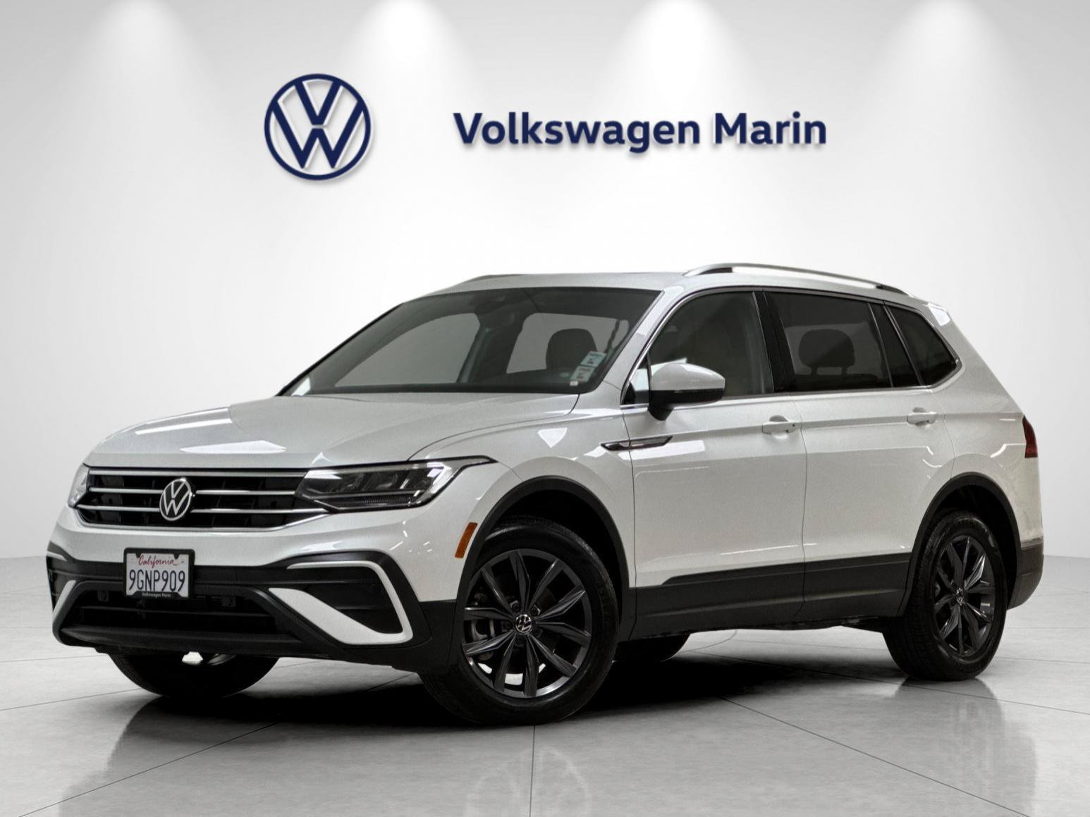 Used 2024 Volkswagen Tiguan SE R-Line AWD/4WD image 1