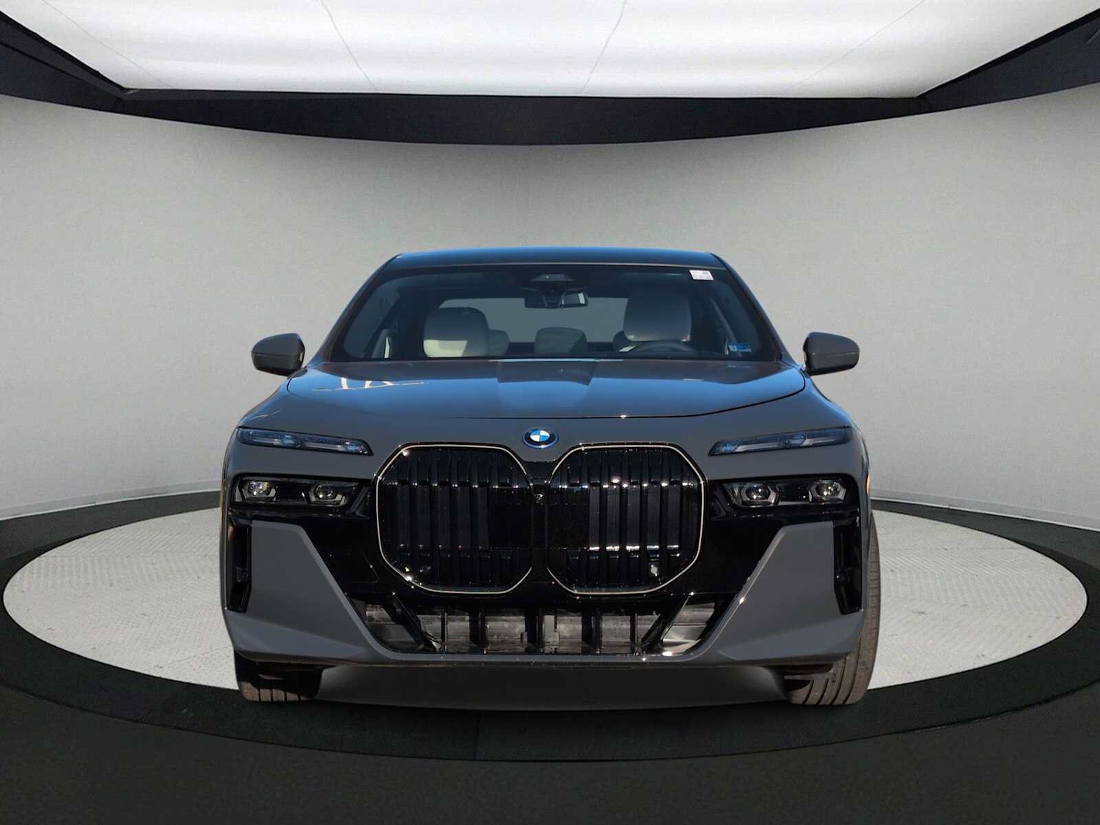 Used 2026 BMW 750e xDrive AWD/4WD image 3
