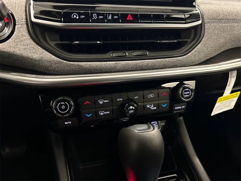 New 2025 Jeep Compass Latitude w/ Convenience Group image 24