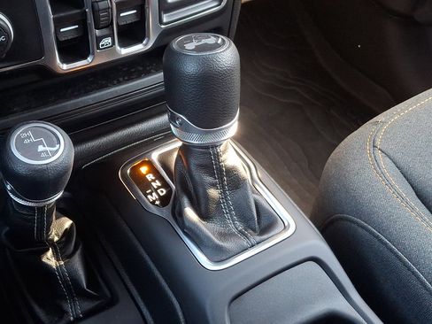 Used 2025 Jeep Wrangler Unlimited Sport image 15