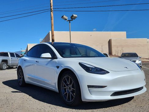 Used 2022 Tesla Model 3 Standard Range image 3