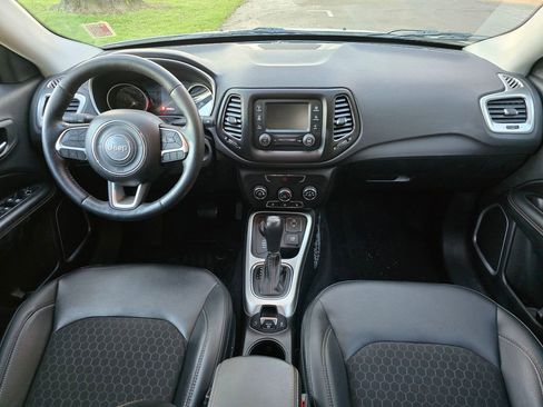 Used 2018 Jeep Compass Latitude w/ Cold Weather Group image 16