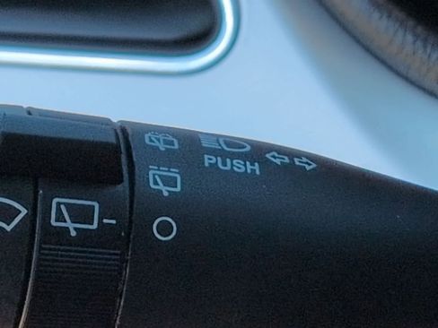 Used 2019 Dodge Journey SE FWD image 25