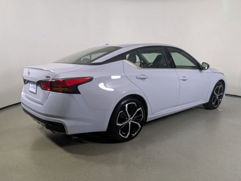 Used 2024 Nissan Altima 2.5 SR FWD image 8