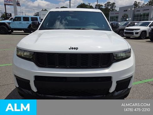 Used 2025 Jeep Grand Cherokee L Altitude AWD/4WD image 2