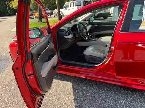 Used 2022 Toyota Camry SE FWD image 20