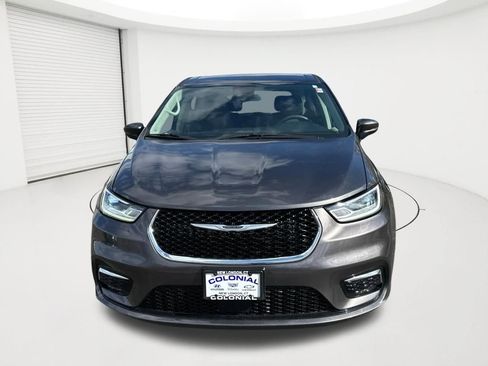Used 2023 Chrysler Pacifica Touring-L FWD image 2