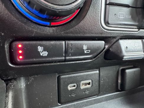 Used 2021 Chevrolet Suburban LT w/ Luxury Package image 27