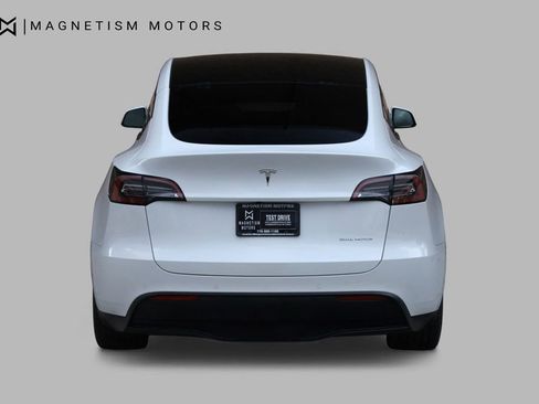 Used 2022 Tesla Model Y Long Range image 8