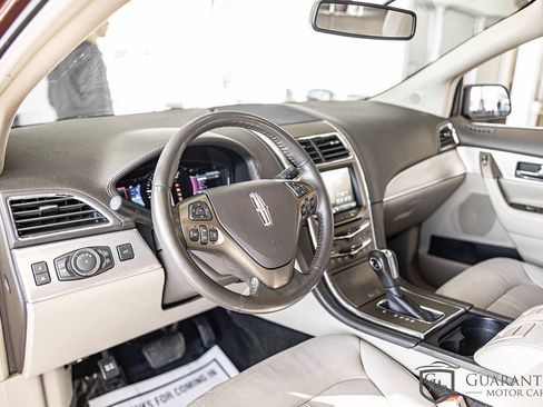 Used 2012 Lincoln MKX FWD image 19