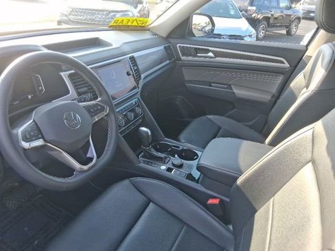 Used 2022 Volkswagen Atlas SE w/ Black Wheel Package image 18