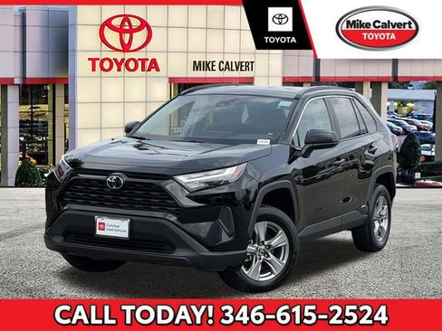 Certified 2025 Toyota RAV4 LE image 1