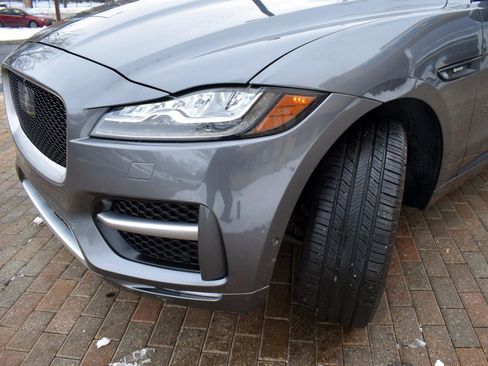 Used 2018 Jaguar F-PACE R-Sport image 7