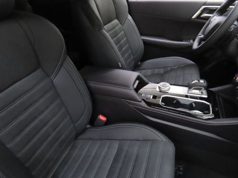 New 2025 Mitsubishi Outlander SE image 25