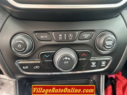 Used 2020 Jeep Cherokee Latitude Plus AWD/4WD image 20
