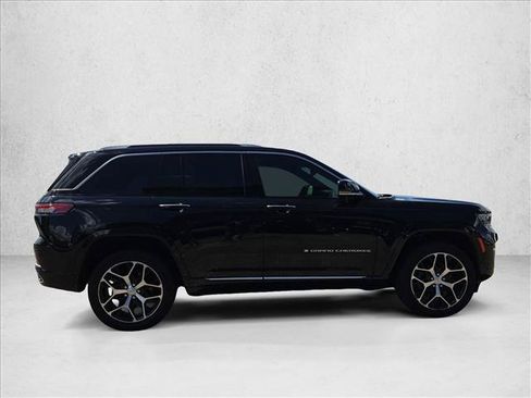 Used 2022 Jeep Grand Cherokee Summit AWD/4WD image 4