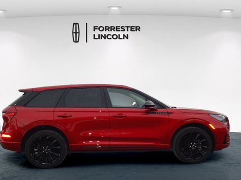 Used 2025 Lincoln Corsair AWD w/ Equipment Group 101A image 2