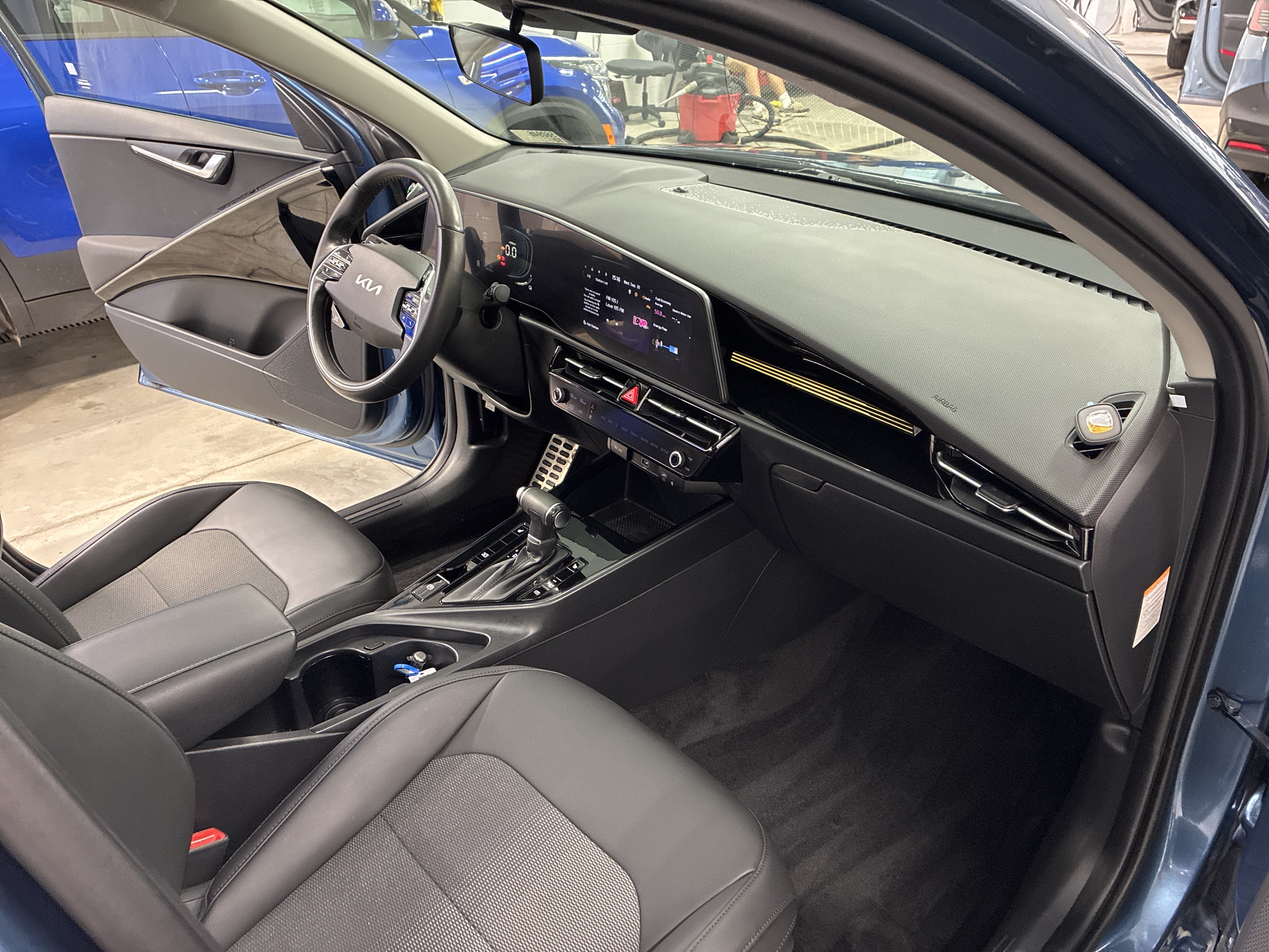 Certified 2023 Kia Niro EX Touring FWD image 16