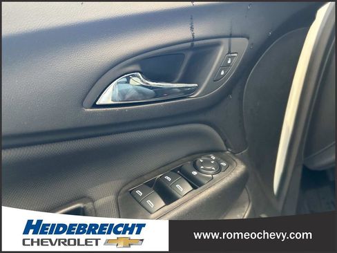 Certified 2022 Chevrolet Equinox RS w/ LPO, Floor Liner Package image 9