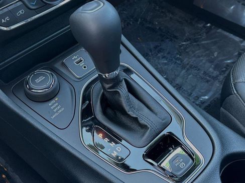 Used 2023 Jeep Cherokee Altitude Lux w/ Lux Elite Package image 19