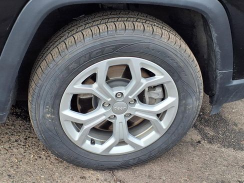 Used 2024 Jeep Compass Latitude image 9