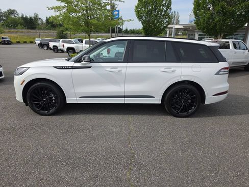 Used 2025 Lincoln Aviator Reserve w/ Equipment Group 201A AWD/4WD image 3