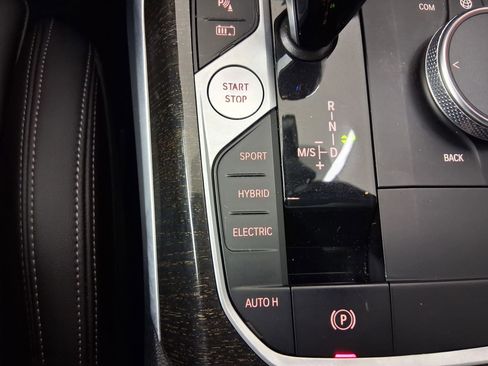 Used 2022 BMW 330e w/ Driving Assistance Package RWD image 18