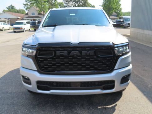 New 2026 RAM 1500 4x4 Crew Cab image 11