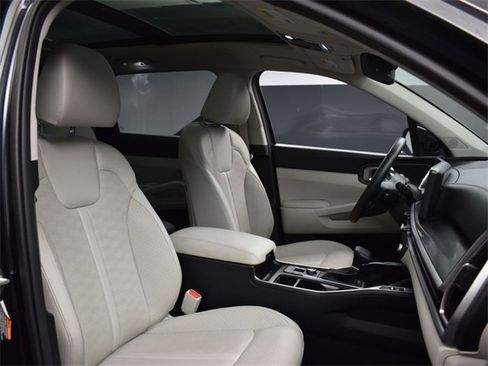 Certified 2025 Kia Sorento S w/ Panoramic Sunroof Package image 13
