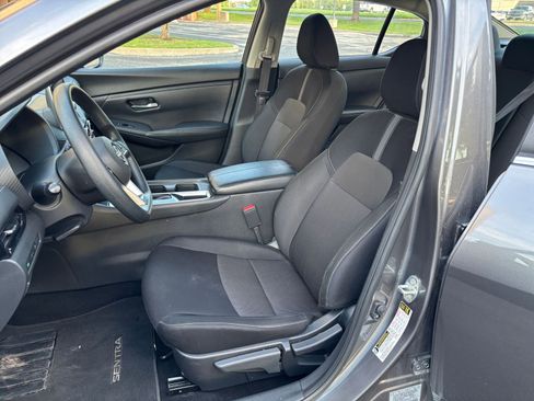 Used 2025 Nissan Sentra SV FWD image 31