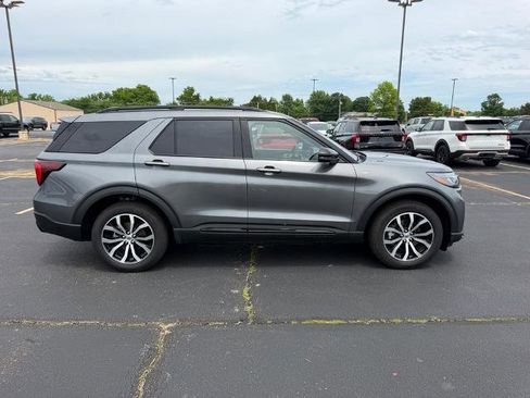 Certified 2025 Ford Explorer ST-Line AWD/4WD image 2
