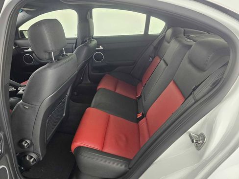 Used 2009 Pontiac G8 GXP image 16