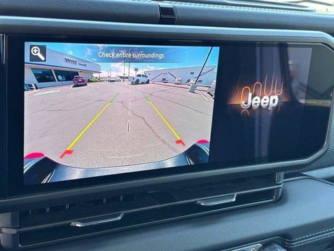 Used 2025 Jeep Gladiator Rubicon w/ Safety Group AWD/4WD image 28