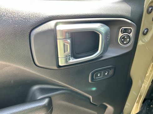 Used 2026 Jeep Gladiator Rubicon AWD/4WD image 13