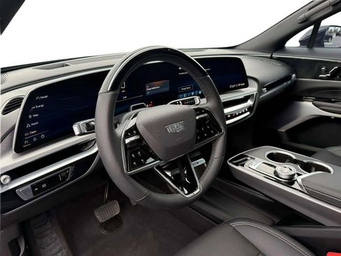 Used 2024 Cadillac Lyriq Luxury image 14