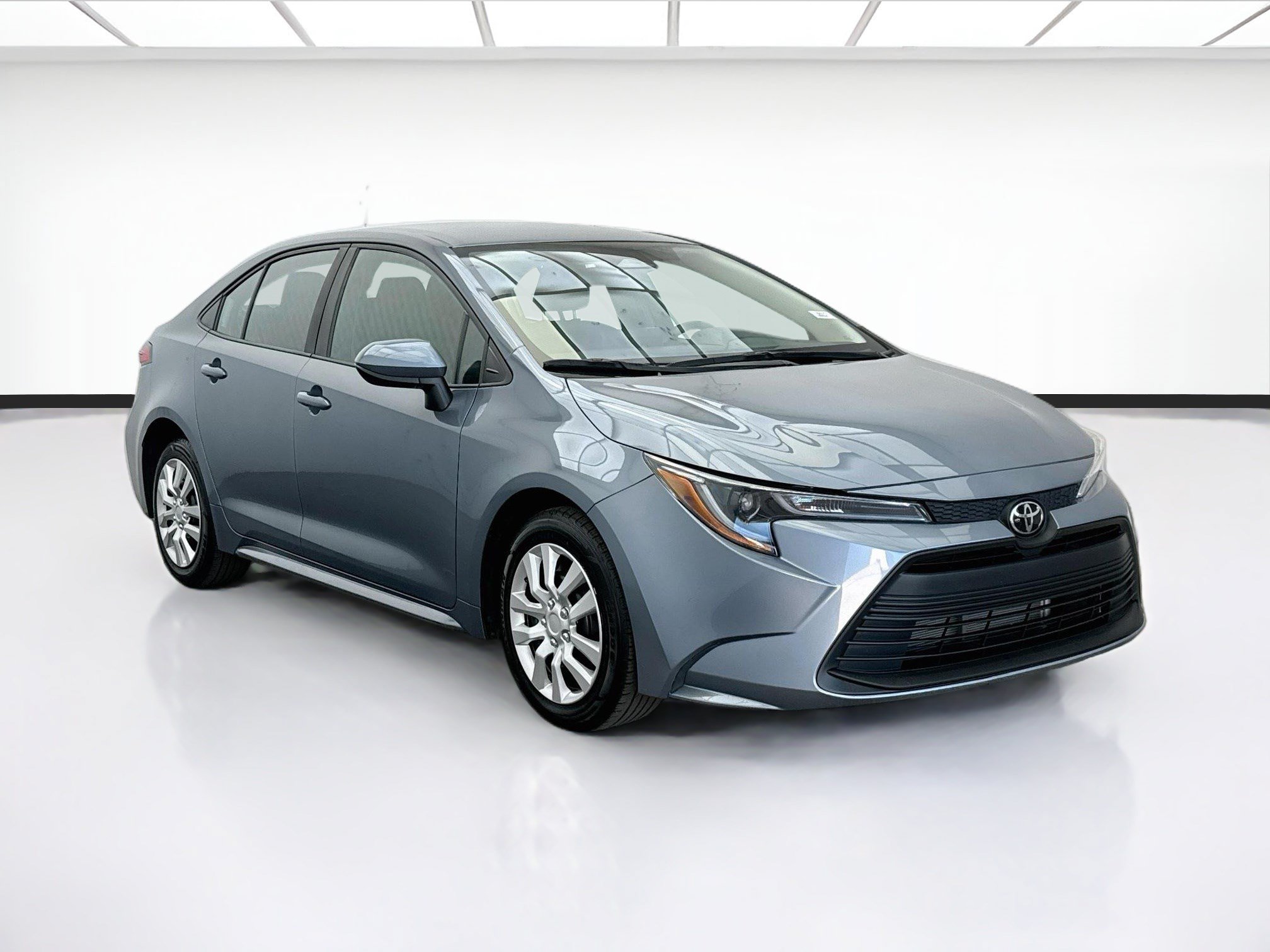 Used 2025 Toyota Corolla LE FWD image 3