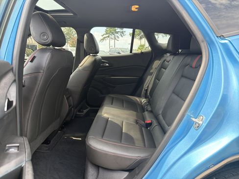 Used 2025 Chevrolet Trax RS w/ Sunroof Package FWD image 29