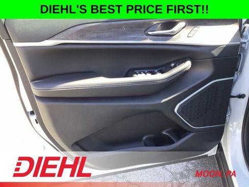 New 2026 Jeep Grand Cherokee L Limited w/ Limited Altitude Package AWD/4WD image 25