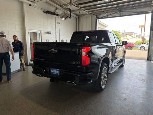 Used 2024 Chevrolet Silverado 1500 High Country w/ Technology Package AWD/4WD image 3