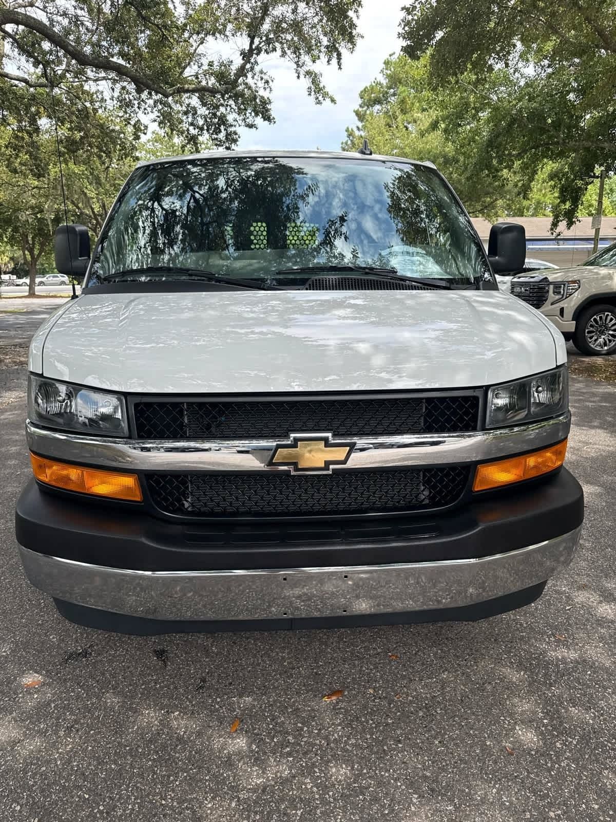 Used 2025 Chevrolet Express 2500 w/ Driver Convenience Package RWD image 11