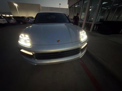 Used 2021 Porsche Cayenne Coupe AWD/4WD image 4