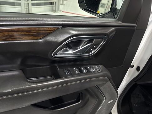Used 2023 Chevrolet Suburban Premier image 16