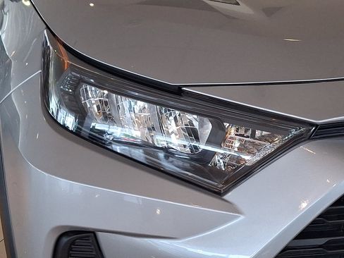 Certified 2022 Toyota RAV4 LE w/ Carpet Mat Package (TMS) image 10