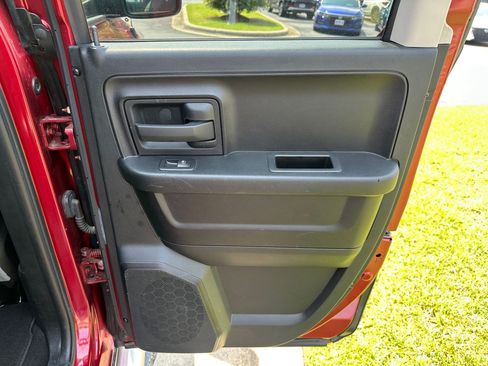 Used 2015 RAM 1500 Express RWD image 20