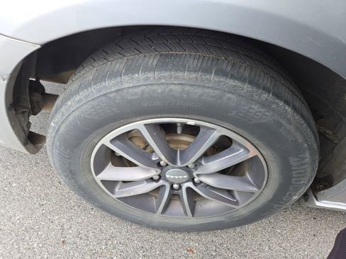 Used 2017 Dodge Grand Caravan SXT image 3