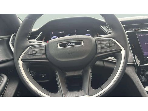 Used 2023 Jeep Grand Cherokee Altitude AWD/4WD image 15